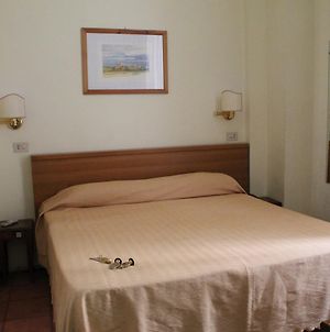 Hotel Pomezia Roma Exterior photo