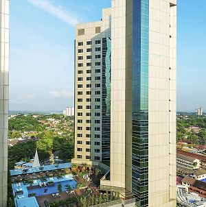 Doubletree By Hilton Johor Bahru Hotel Exterior photo