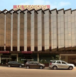 Hotel Le Seasons Nuova Delhi Exterior photo