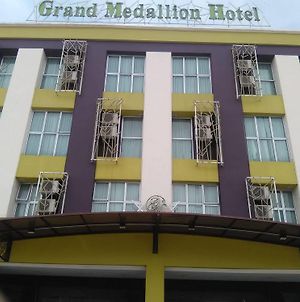 Grand Medallion Hotel Kuching Exterior photo