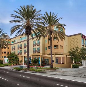 Desert Palms Hotel & Suites Anaheim Exterior photo