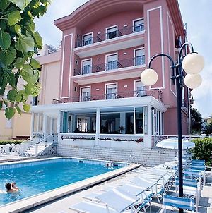 Hotel Clitunno Misano Adriatico Exterior photo