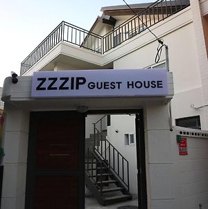 Zzzip Guesthouse In Hongdae Seul Exterior photo