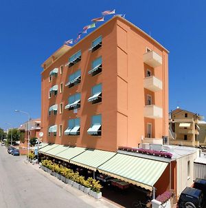 Edelweiss Hotel Fano Exterior photo