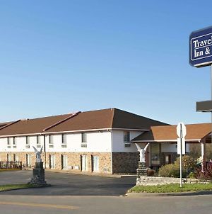 Travelodge Inn & Suites By Wyndham Muscatine Exterior photo