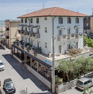 Hotel Villa dei Gerani Rimini Exterior photo