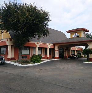 Knights Inn San Antonio Near At&T Center Exterior photo