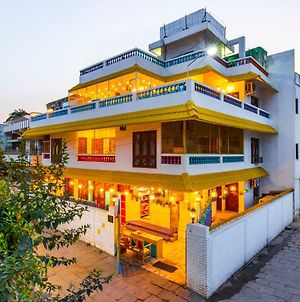 Gostops Varanasi - Rooms & Dorms Exterior photo