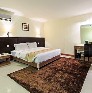 The Orchard Cebu Hotel & Suites Exterior photo