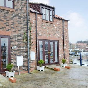 Moon River Cottage Whitby Exterior photo