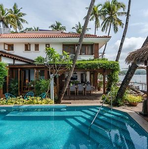 StayVista at Villa Kinara Goa Velha Exterior photo