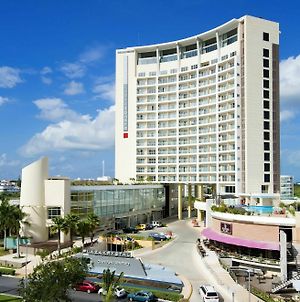 Krystal Urban Cancun & Beach Club Hotel Exterior photo