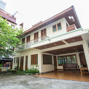Chan Guest Villa Bangkok Exterior photo