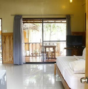 Panglao Claire'S Cabin Bed and Breakfast Exterior photo