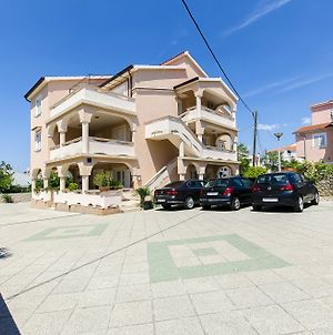 Apartments Biserka Novaglia Exterior photo