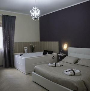 Il Centro Short Lets Bed and Breakfast Valguarnera Caropepe Exterior photo