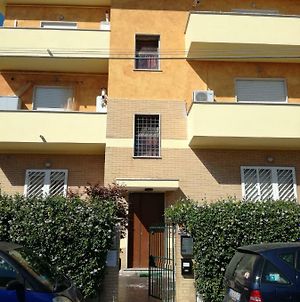 Bb Smallville Bed and Breakfast Fiumicino Exterior photo
