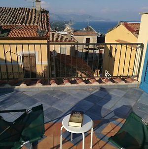 accogliente bilocale con ampio terrazzo panoramico situato nel centro storico Appartamento San Felice Circeo Exterior photo