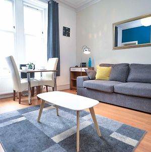Modern Flat In Rosemount/City Centre Appartamento Aberdeen Exterior photo