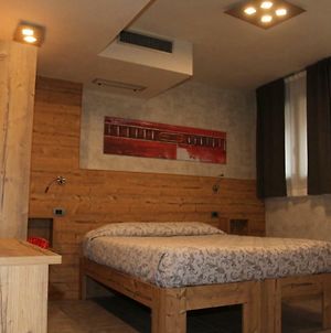 Bed & Rooms , Apartments Corte Rossa Tirano Exterior photo