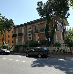 Lally Appartamenti Rimini Exterior photo