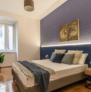 Pregiata camera con bagno privato - Blu di Prussia Appartamento Trieste Exterior photo