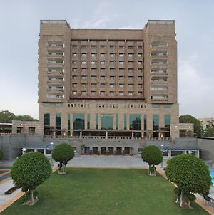 Jaypee Vasant Continental Hotel Nuova Delhi Exterior photo