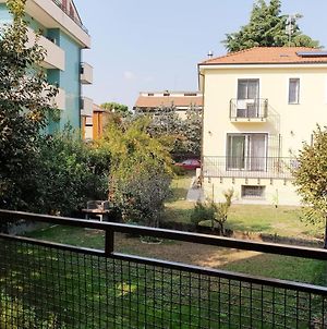 Comfortable Apartment In Residential Area Milano Exterior photo