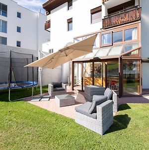 Agrimonia - 5,5-Zi Duplex Wohnung Bis 9 Personen Mit Eigenem Garten Davos Exterior photo