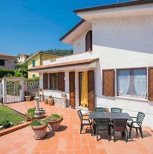 Altido Villa For 4 With Garden Close To Pisa Massarosa Exterior photo