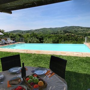 Luxurious Villa In Monte San Savino With Bubble Bath Exterior photo
