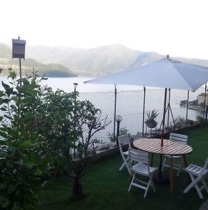 Appartamento sul lago d'Iseo Tavernola Bergamasca Exterior photo