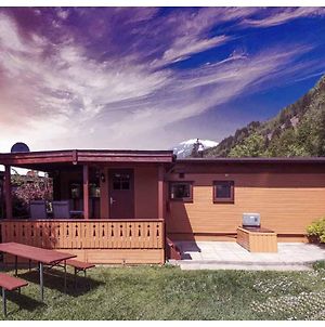 Mountainview Lodge - Chalet Im Zillertal Direkt Am 5 Sterne Campingplatz Aufenfeld Mit Hallenbad Und Sauna Aschau Im Zillertal Exterior photo