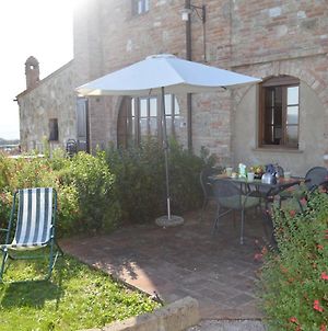 Apartment With Private Garden In Tuscany Asciano Exterior photo