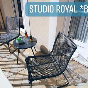 Studio Royal by Beds4Wanderlust - Place du marché avec parking privé Appartamento Fontainebleau Exterior photo