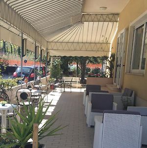 Hotel Villa Rinaldini Rimini Exterior photo