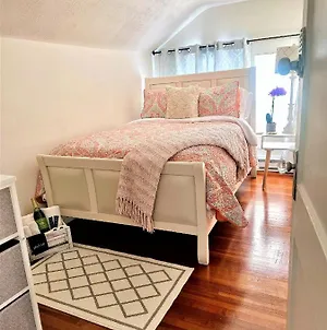 Adorable Cozy Private Room Minutes From Naval Base Groton Exterior photo