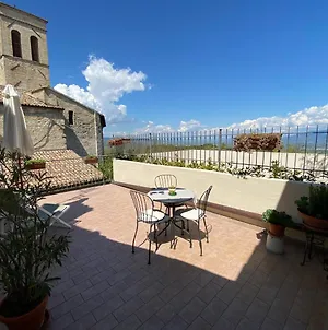 App. con terrazza panoramica in centro-Montefalco Appartamento Exterior photo