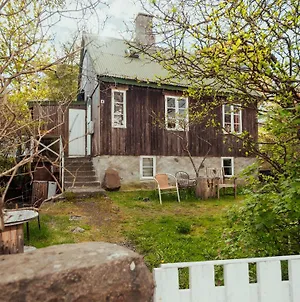 Old-Fashioned House In The Heart Of Torshavn Villa Exterior photo