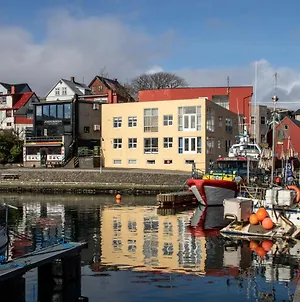 Guesthouse At The Boat Harbour Tórshavn Exterior photo