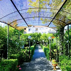 Residenza Caserta Sud - Appartamento con giardino Exterior photo